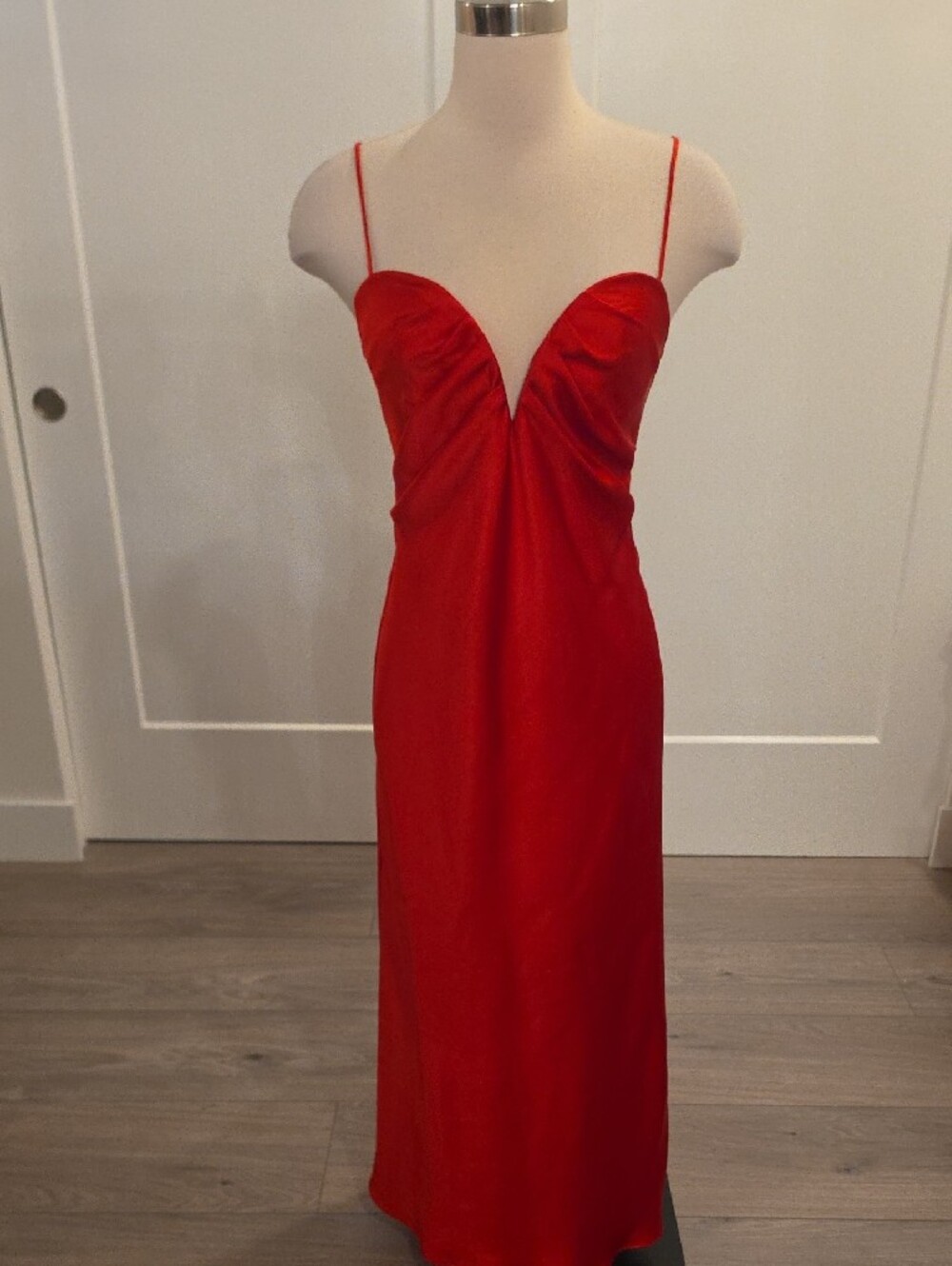 Zara women’s Red lightweight Satiny V-Neck Slip midi/maxi dress size XS NWTS